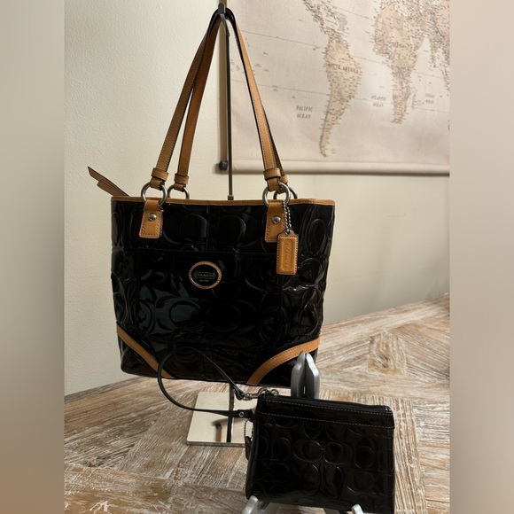 Coach Handbags - Coach Patent Set